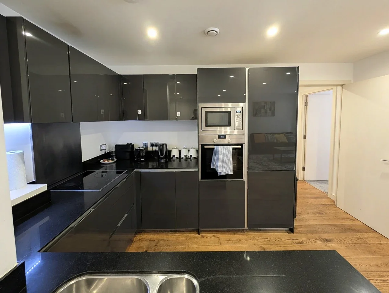 Flat Ropewalk in Greater London