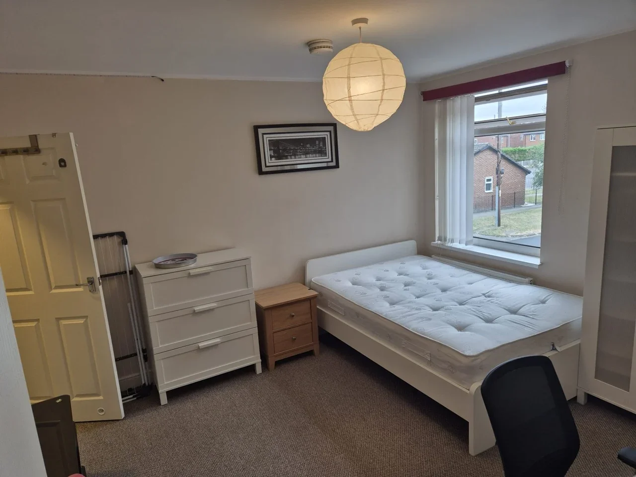 Room Castleford Road in Wakefield