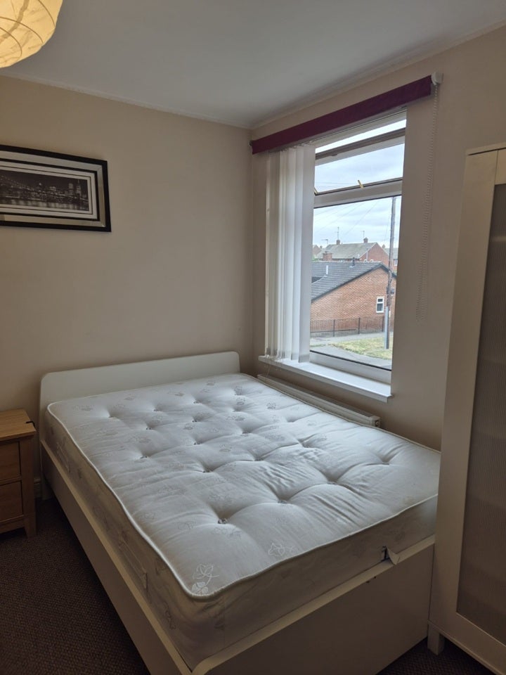 Room Castleford Road in Wakefield