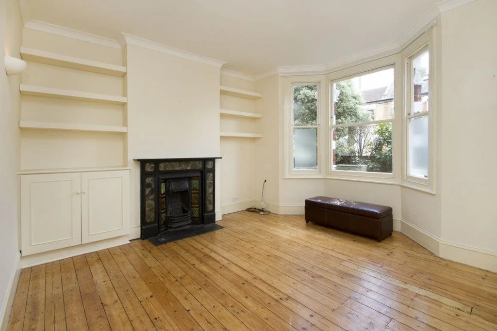 Flat Winfrith Road in Greater London