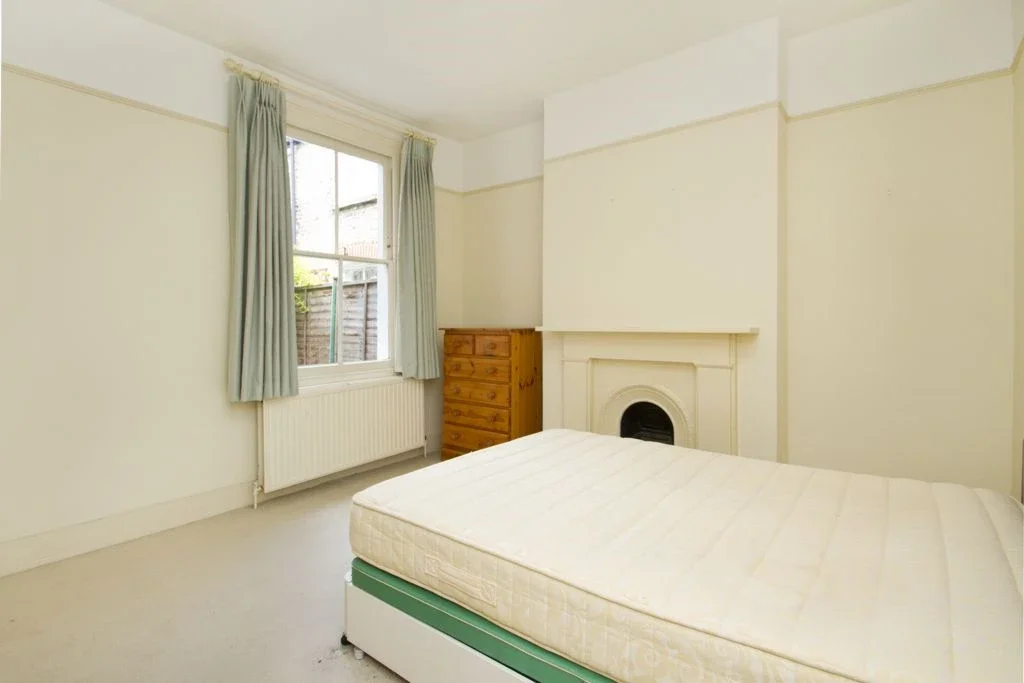 Flat Winfrith Road in Greater London