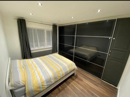 Flat Stilecroft Gardens in Greater London
