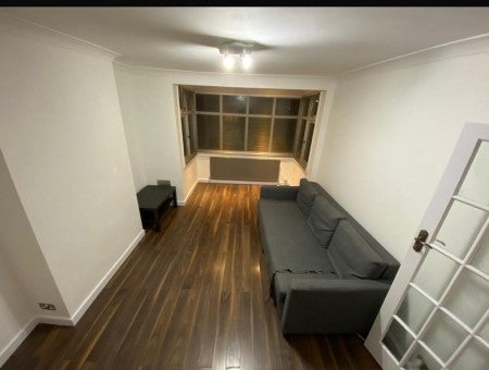 Flat Stilecroft Gardens in Greater London