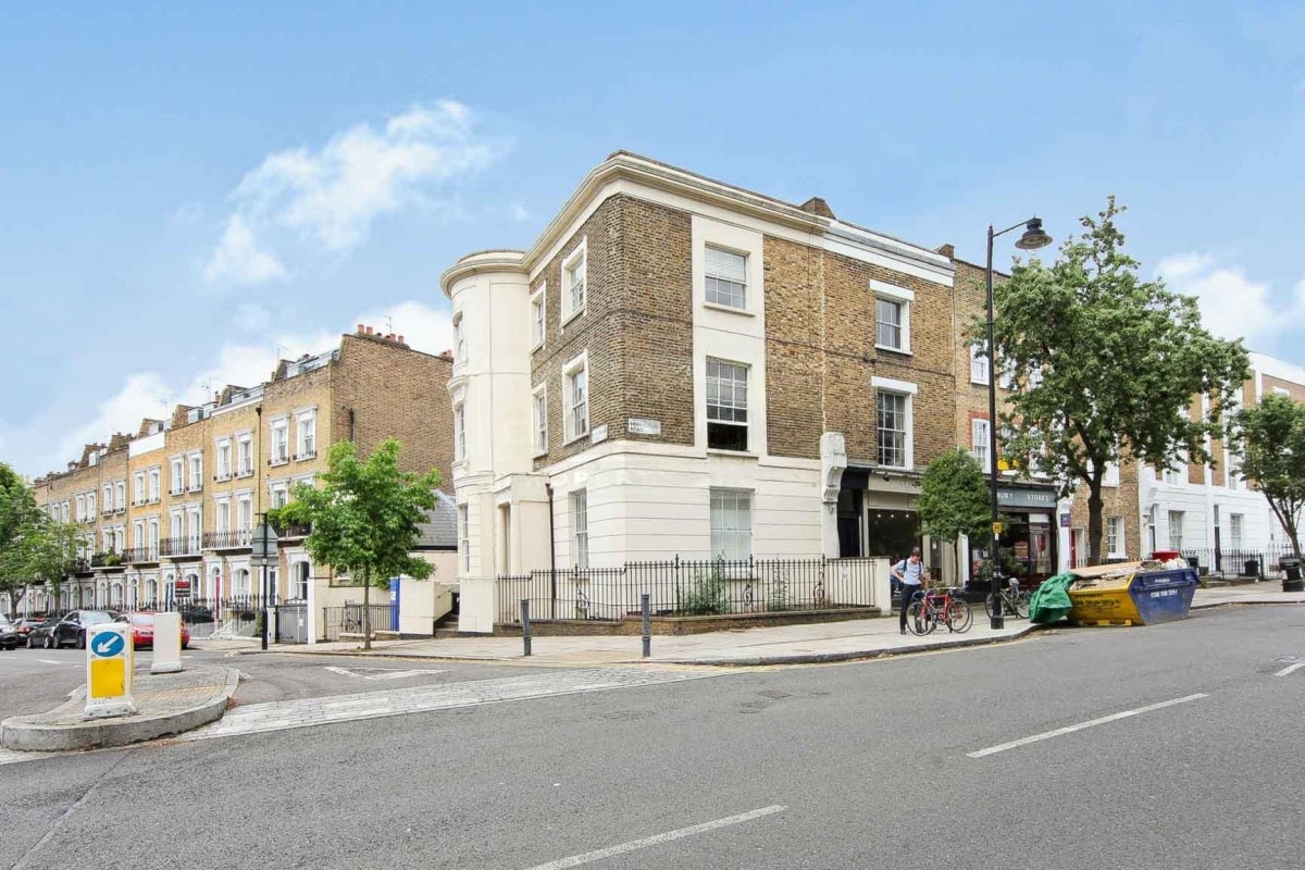 Flat Hemingford Road in Greater London