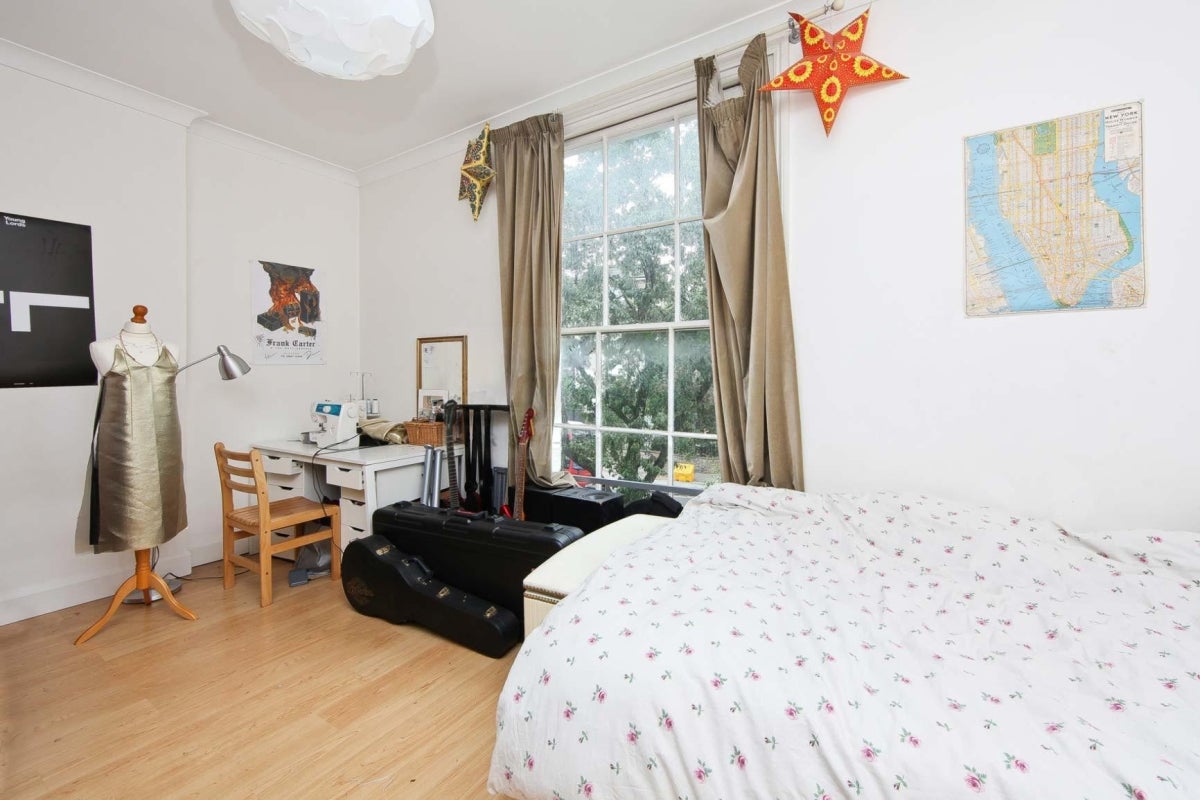 Flat Hemingford Road in Greater London