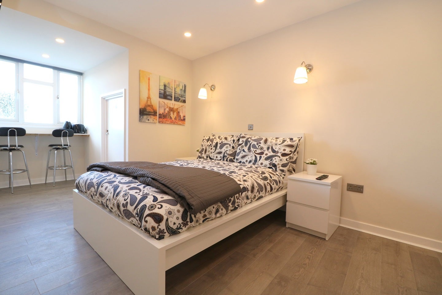 Flat Alice Way in Greater London
