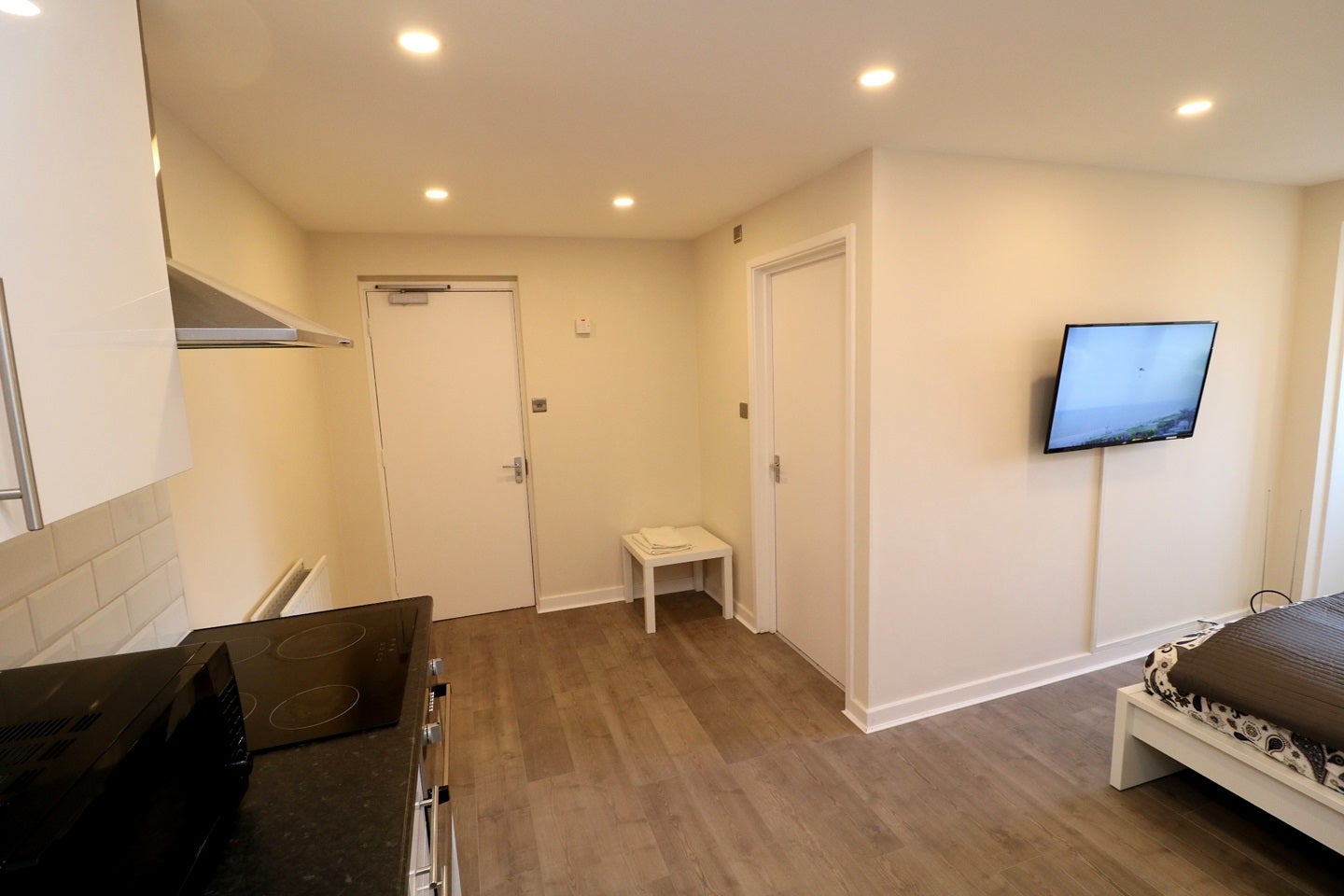 Flat Alice Way in Greater London