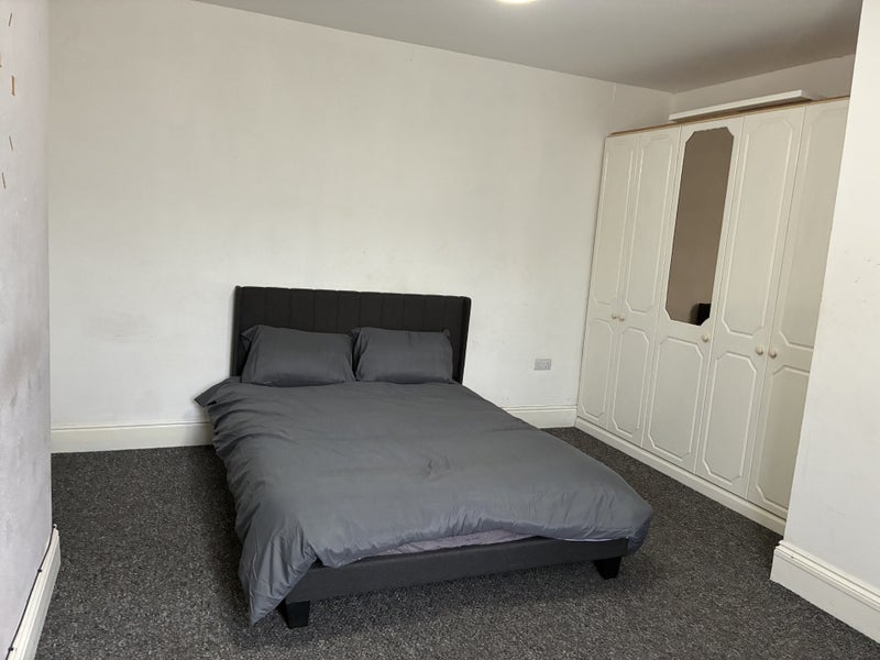 Room Southfield Road in Middlesbrough