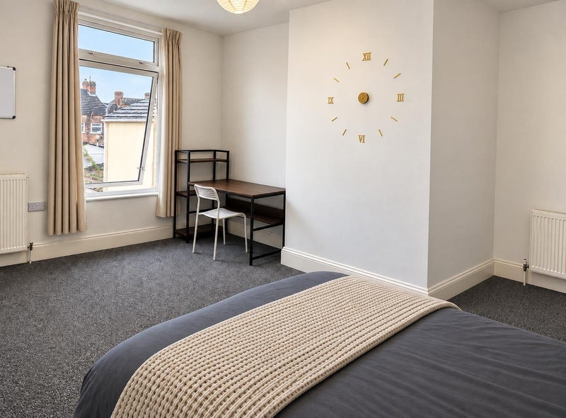 Room Southfield Road in Middlesbrough