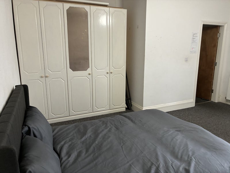Room Southfield Road in Middlesbrough