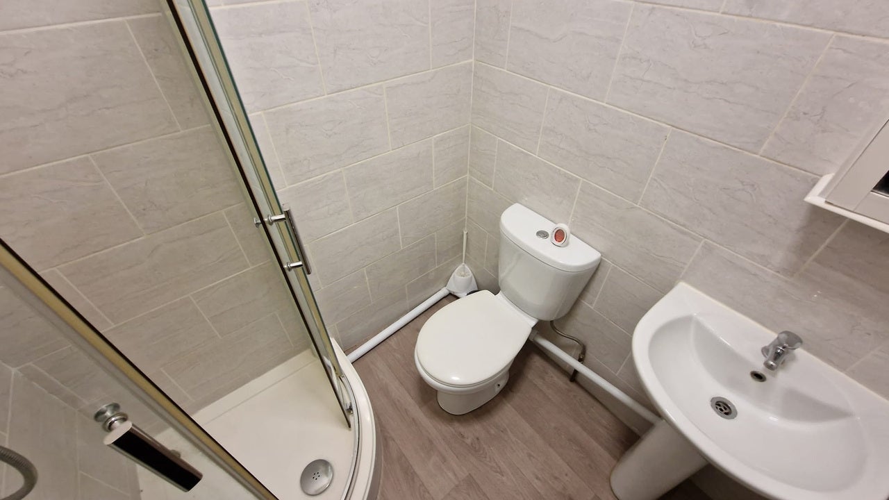 Room Ashburnham Road in Luton