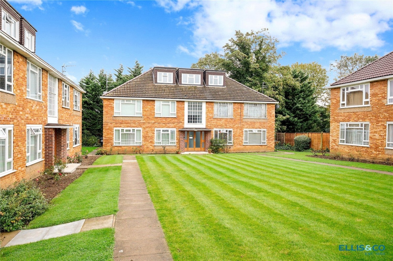Flat Fairfield Close in Greater London