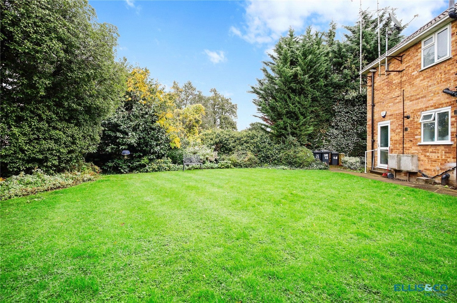 Flat Fairfield Close in Greater London