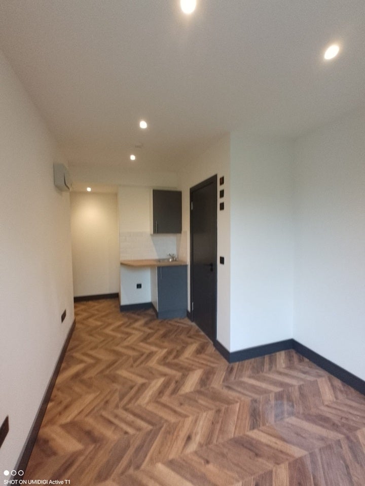 Room Balham High Road in Greater London