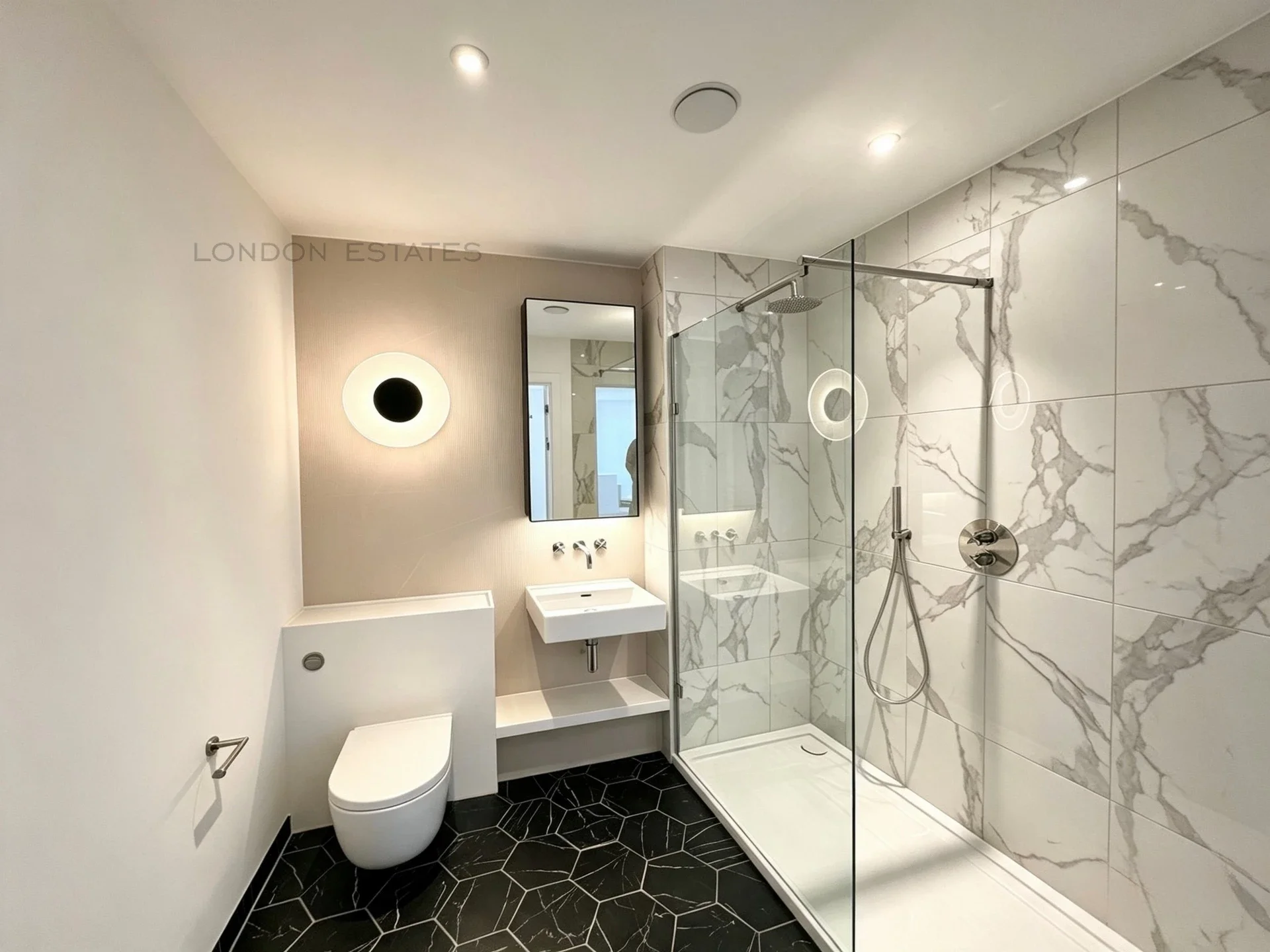 Flat Carnwath Road in Greater London