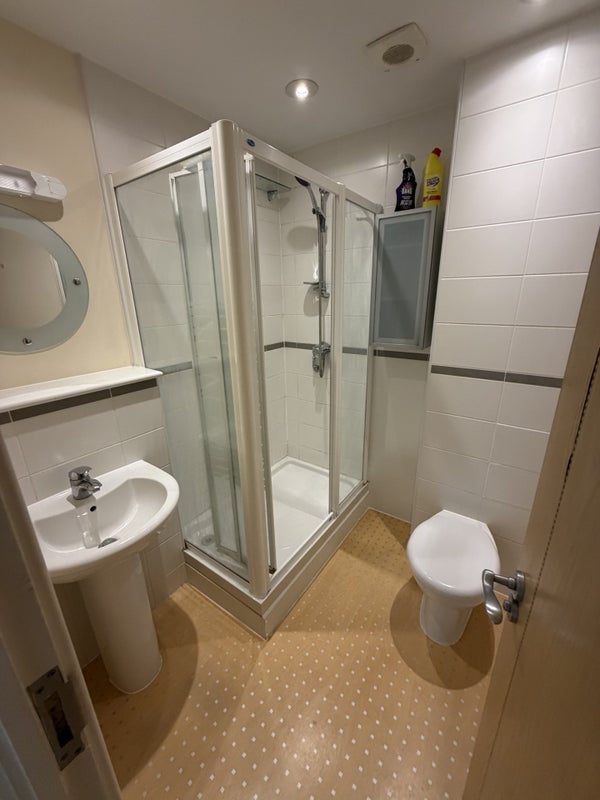 Flat Pople Walk in Bristol