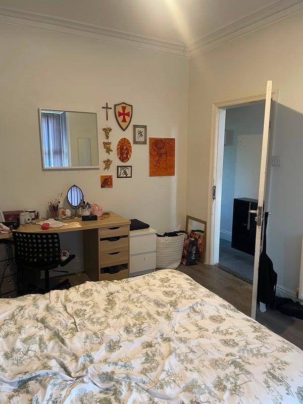 Room Back Kirkstall Avenue in Leeds