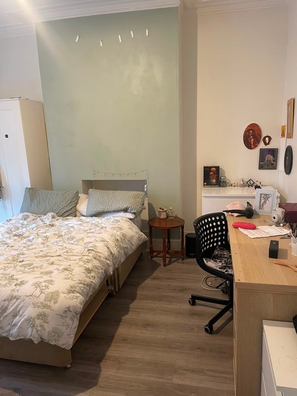 Room Back Kirkstall Avenue in Leeds