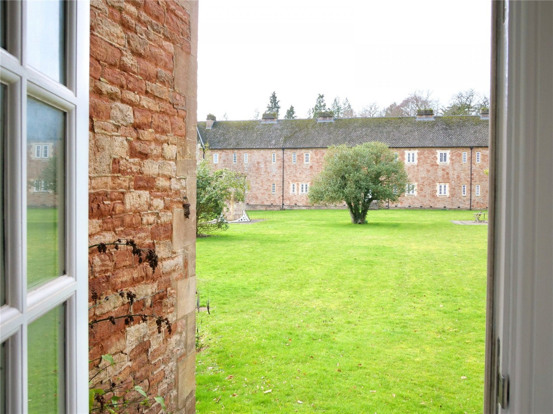 House Lower Chapel Court in South Horrington