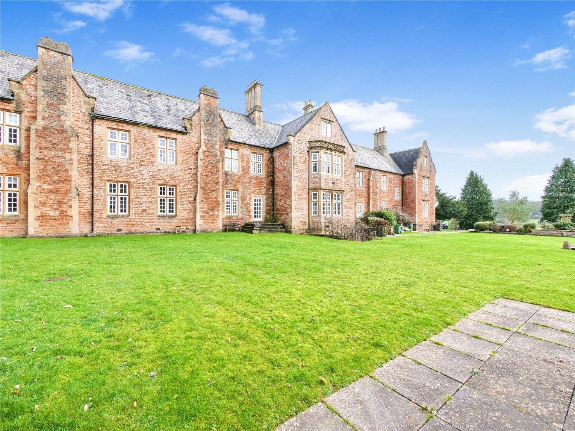 House Lower Chapel Court in South Horrington