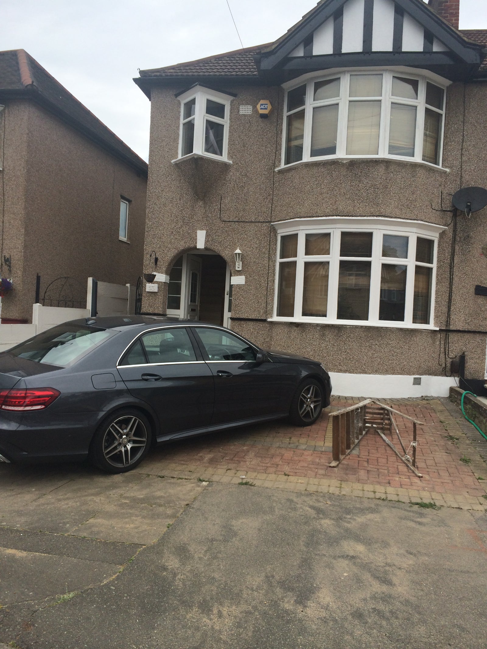 House Roxy Avenue in Greater London