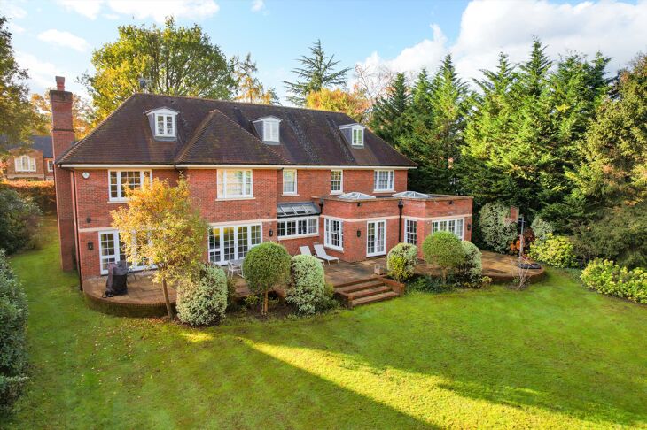 House Godolphin Road in Elmbridge