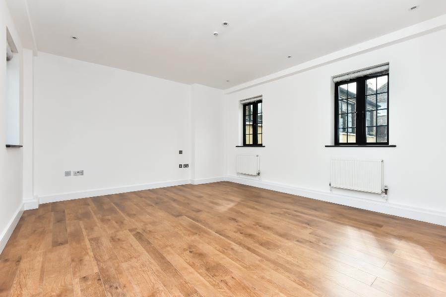 Flat Venn Street in Greater London