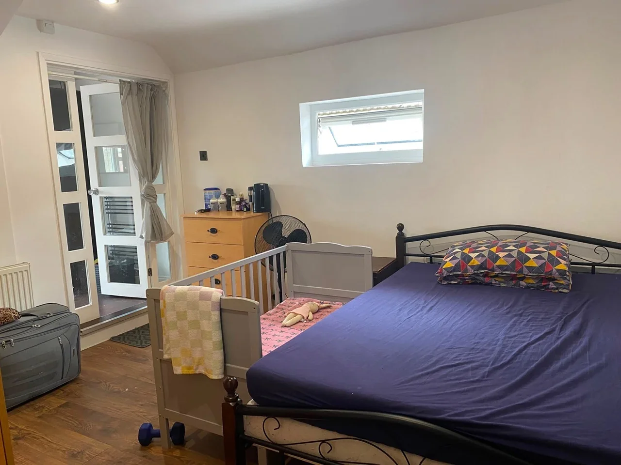 Room Elm Park Avenue in Greater London