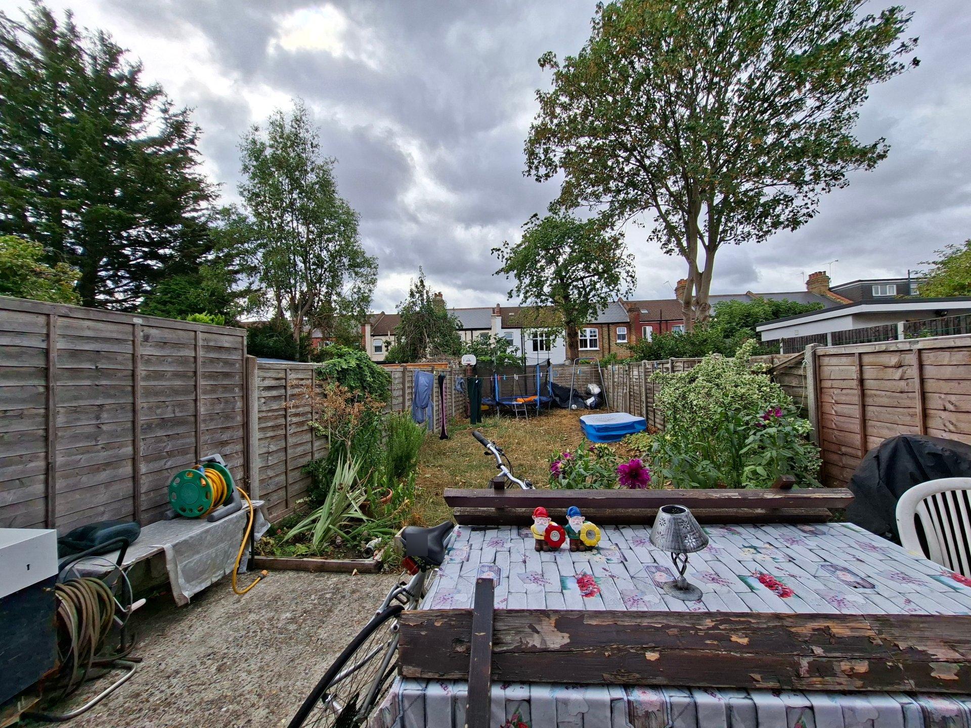 Flat Sidney Avenue in Greater London