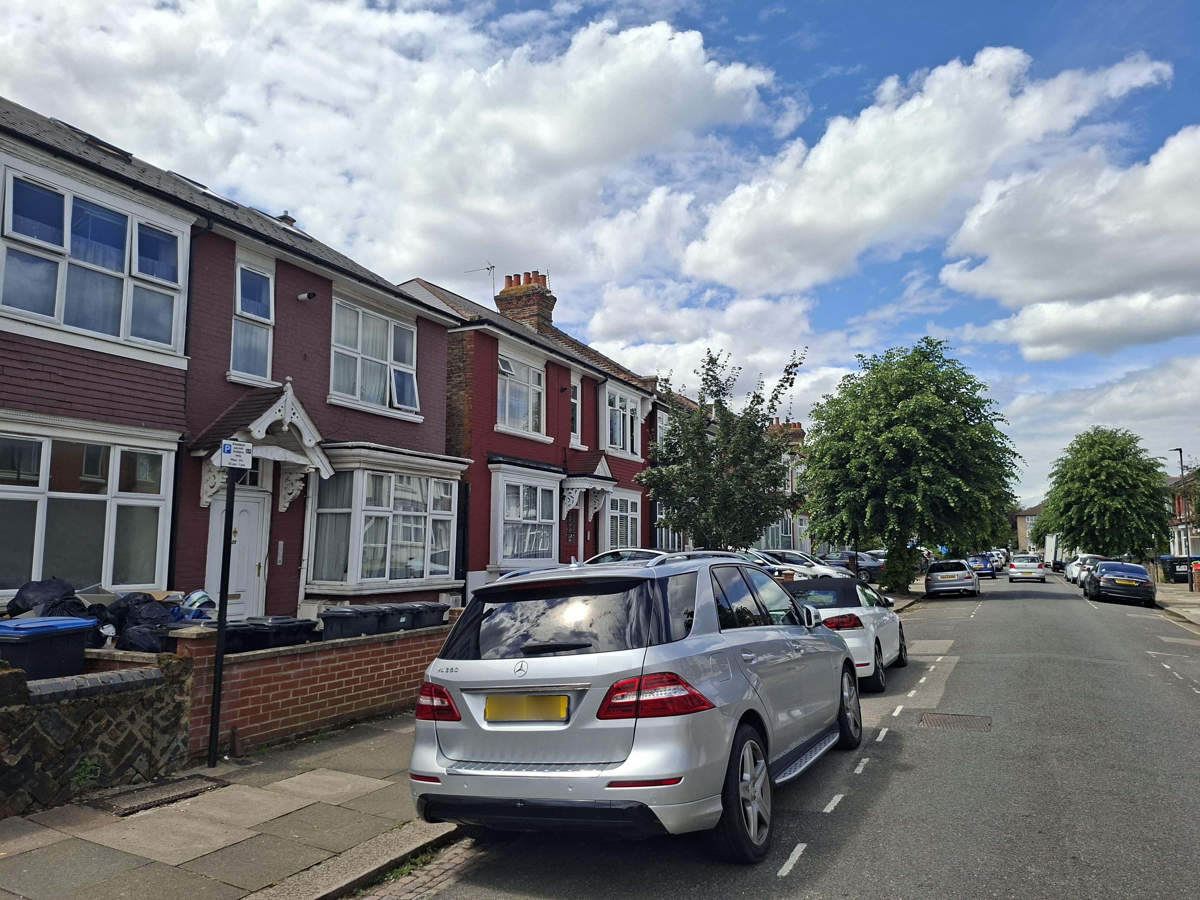Flat Sidney Avenue in Greater London