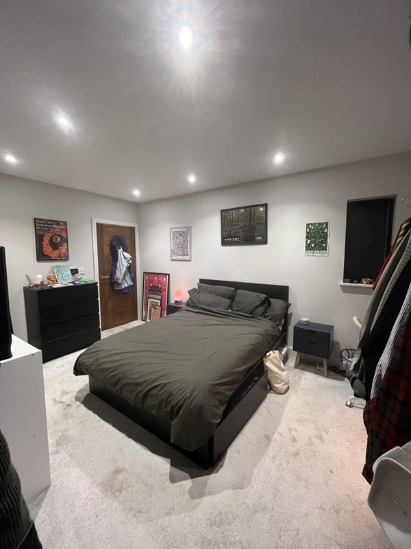 Room Seven Sisters Road in Greater London