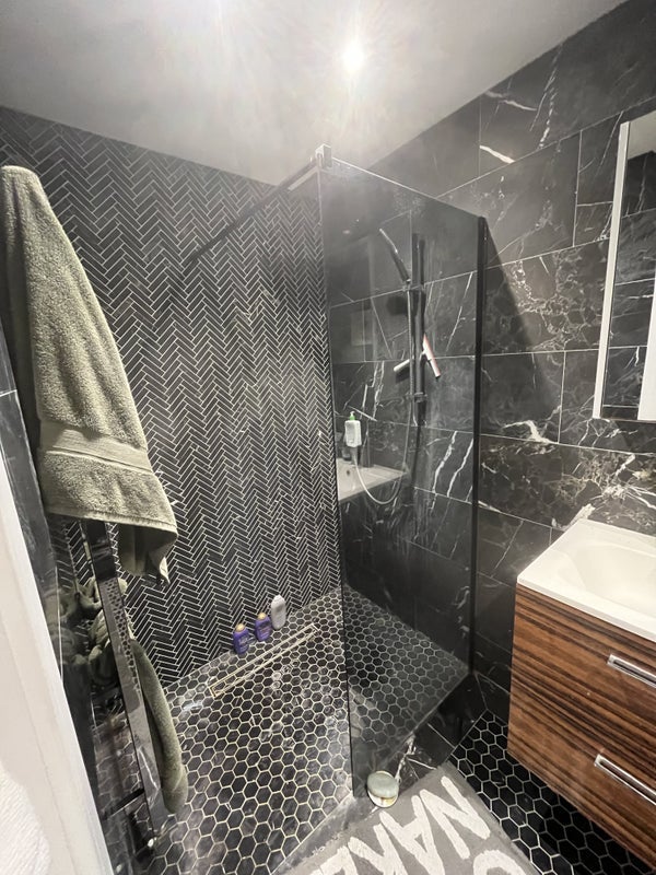 Room Seven Sisters Road in Greater London