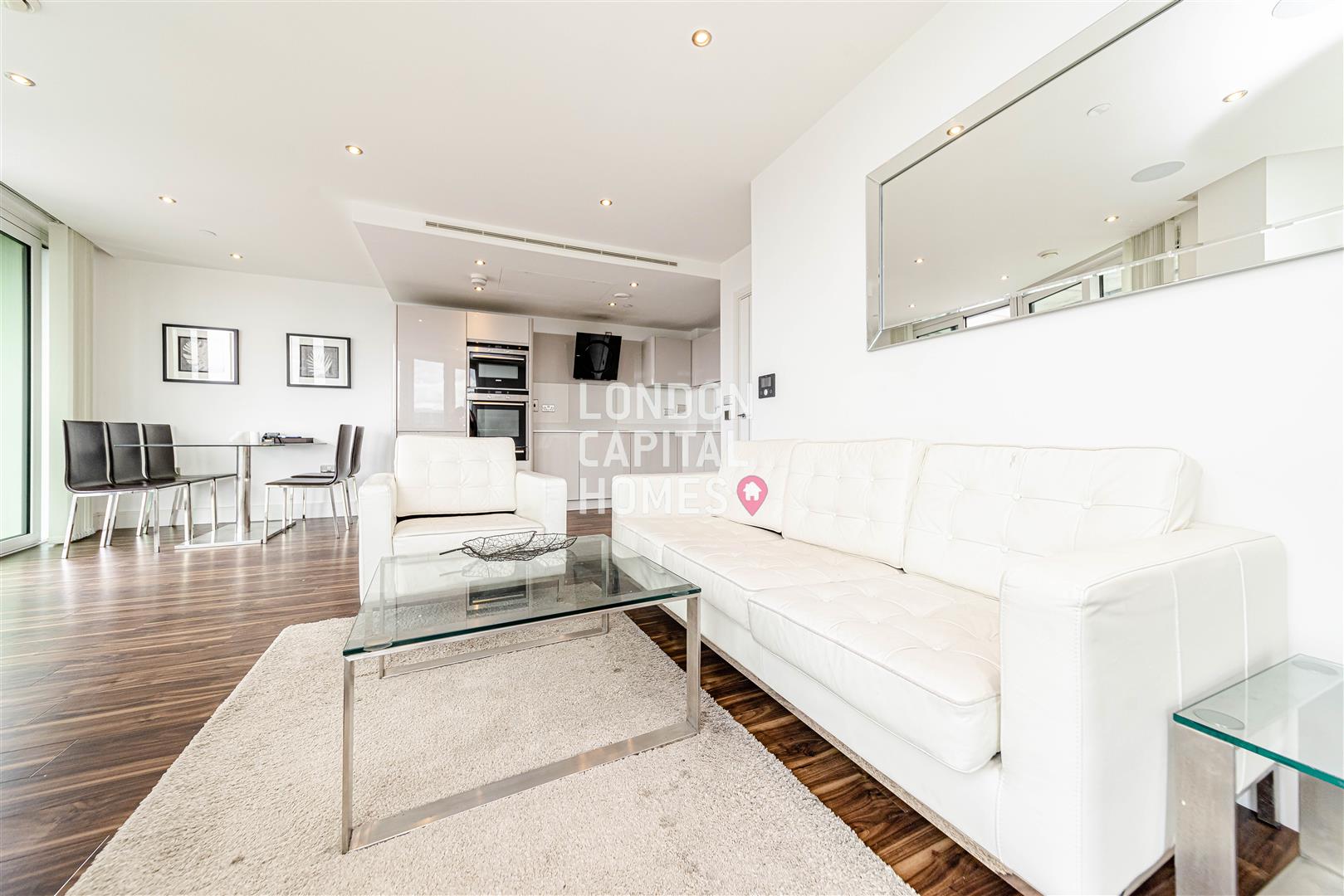 Flat Alie Street in Greater London