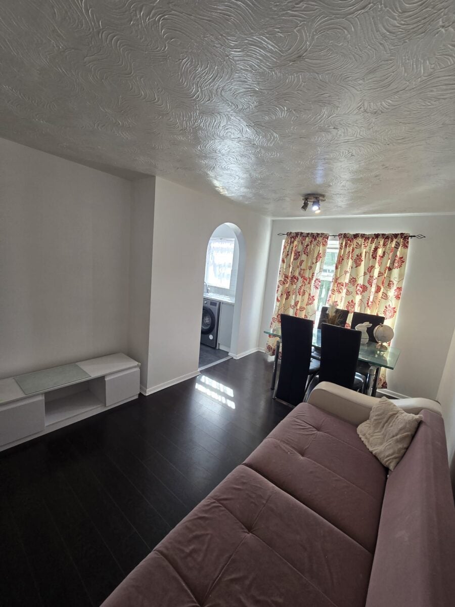 Flat Cuthberga Close in Greater London