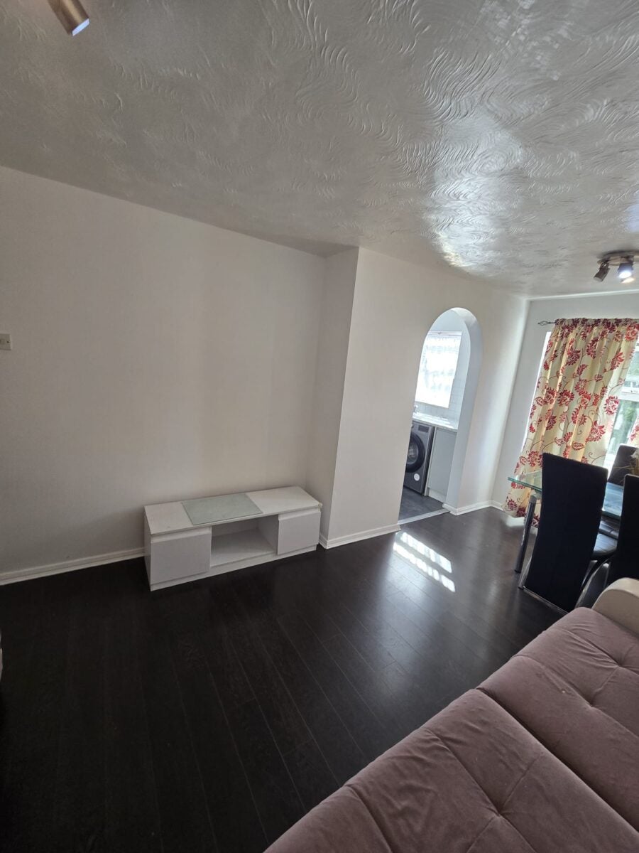 Flat Cuthberga Close in Greater London