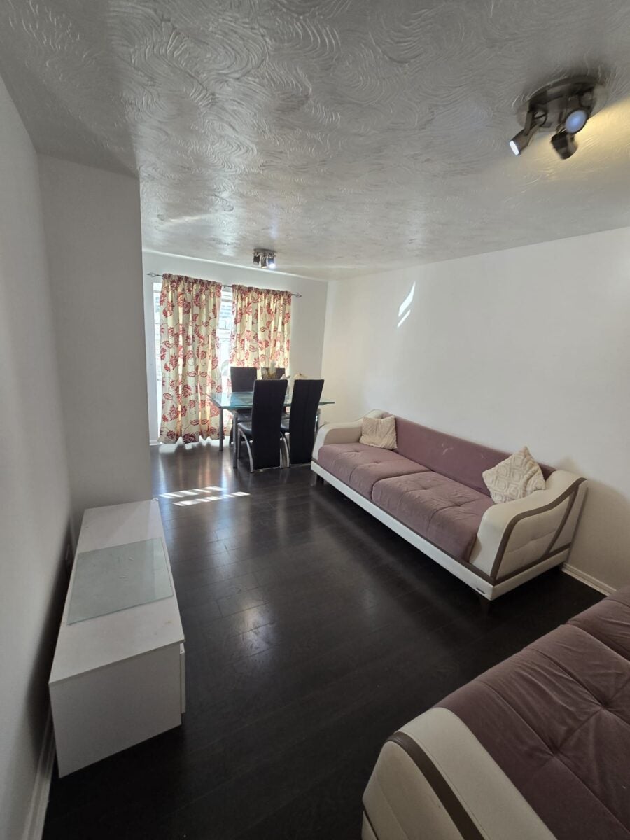 Flat Cuthberga Close in Greater London