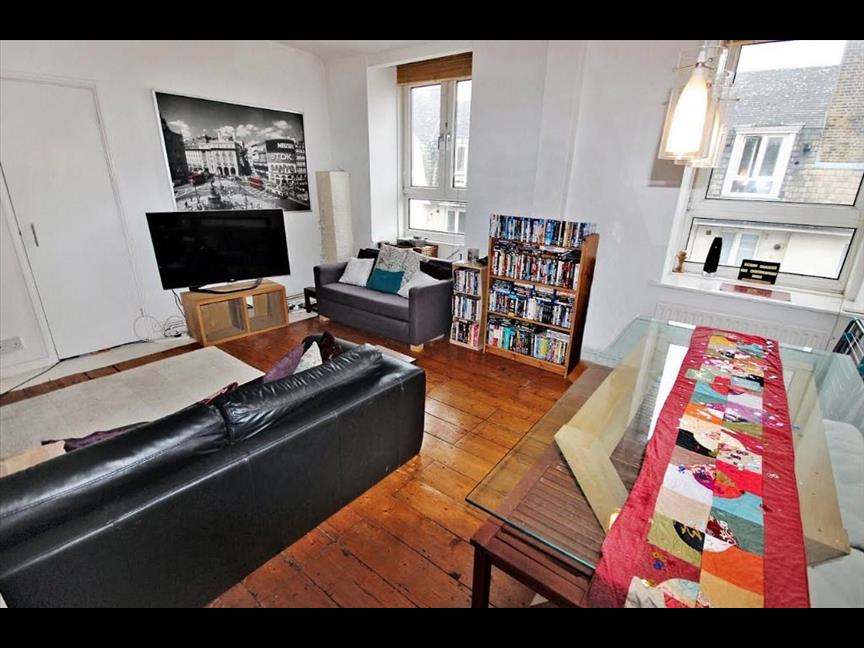 Flat Brixton Hill in Greater London