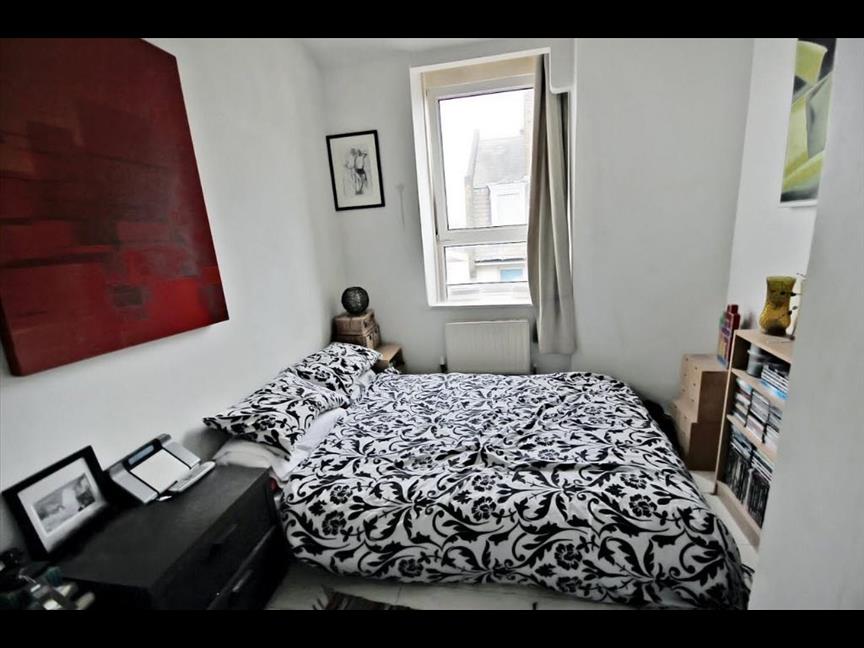 Flat Brixton Hill in Greater London
