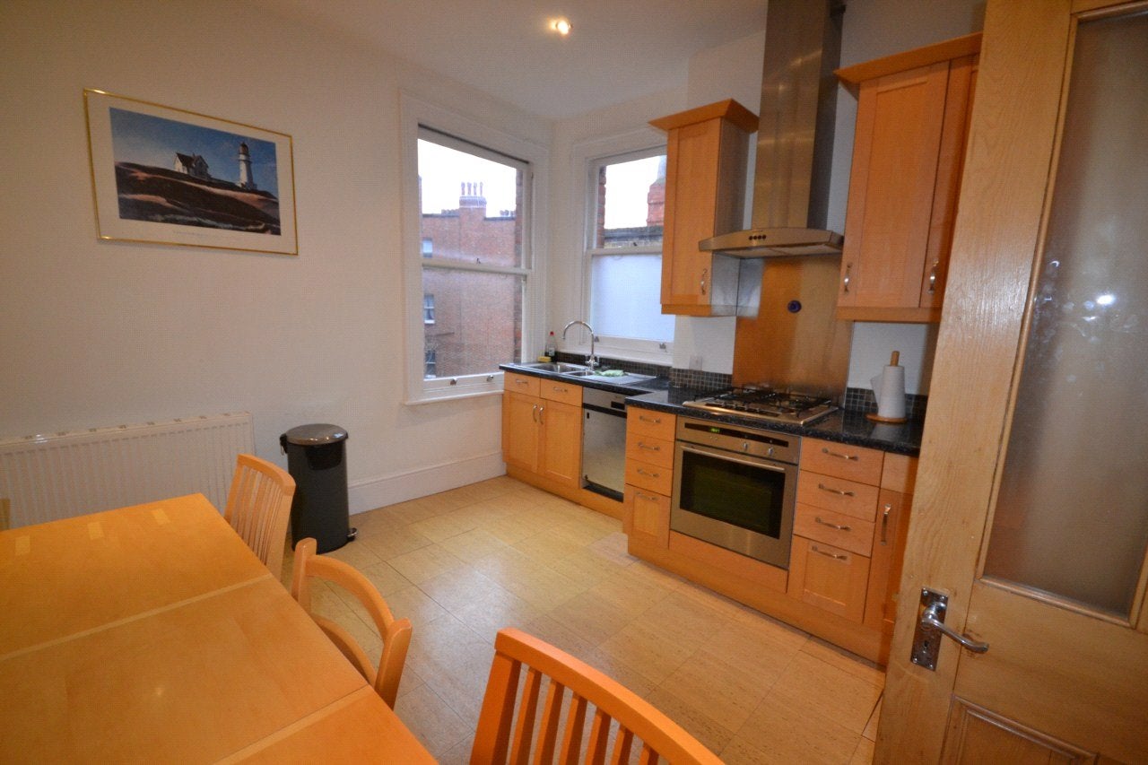 Flat Lyncroft Gardens in Greater London