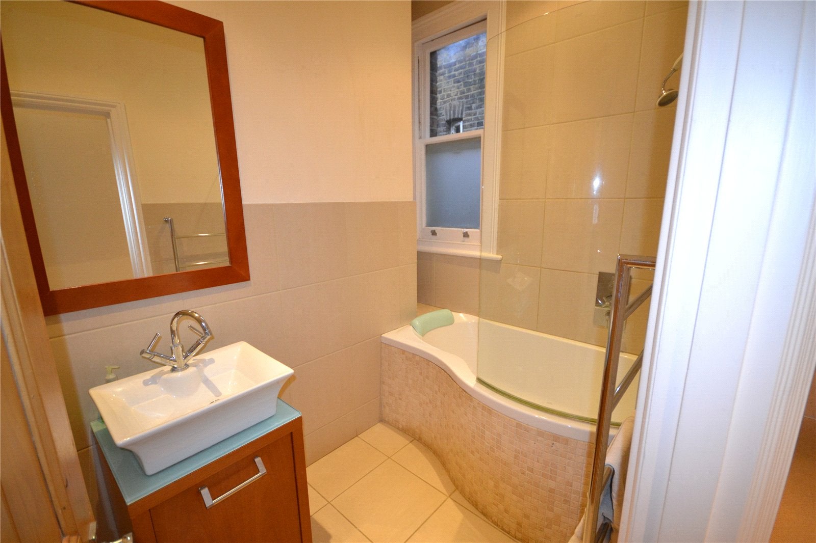 Flat Lyncroft Gardens in Greater London