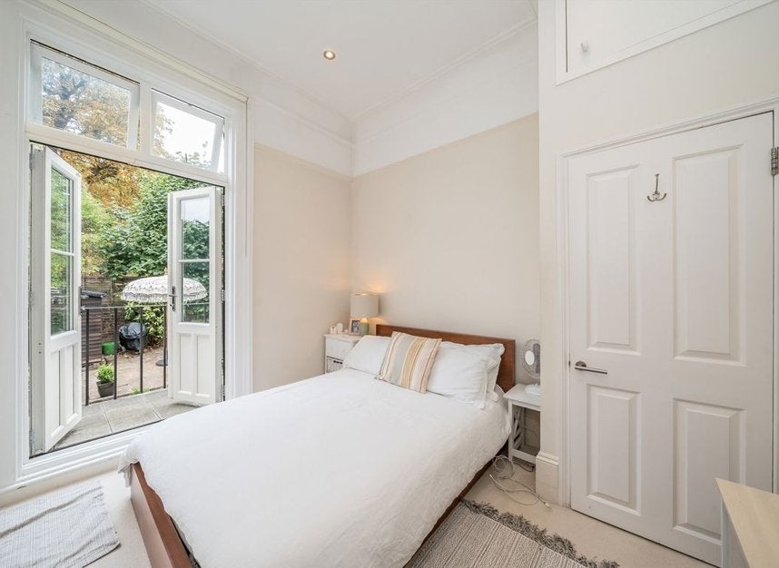 Flat Park Road in Greater London