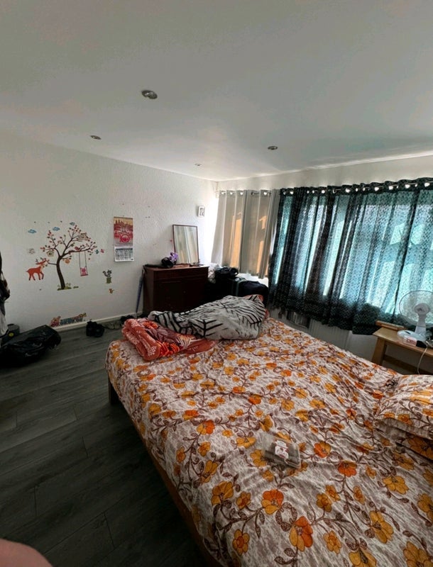 Room Ballards Lane in Greater London