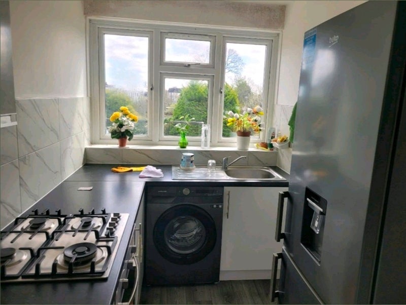 Room Ballards Lane in Greater London