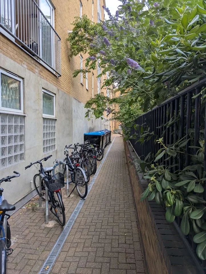 Flat Morocco Street in Greater London