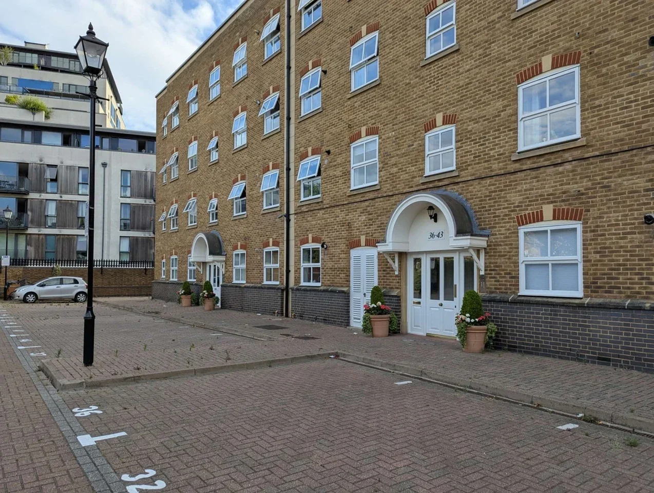 Flat Morocco Street in Greater London