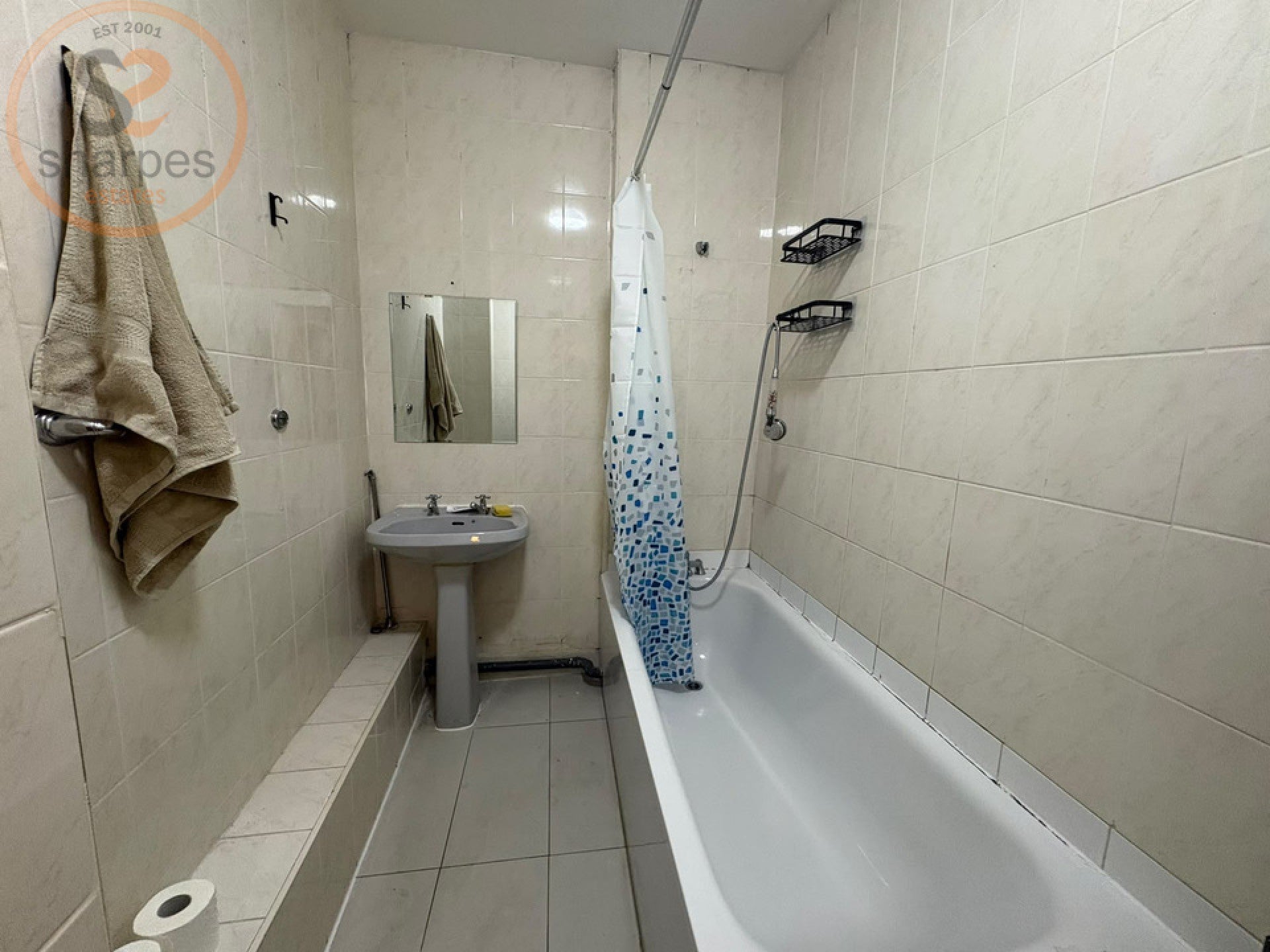 Flat Holmesdale Road in Greater London