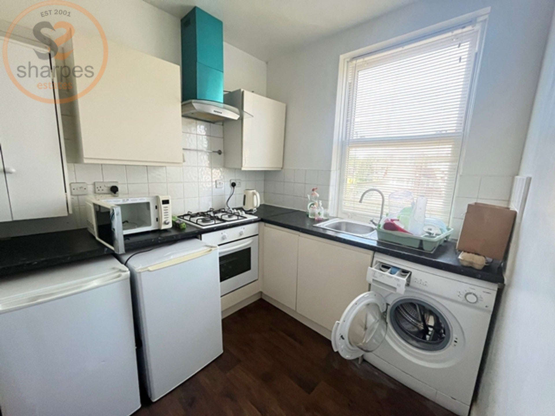 Flat Holmesdale Road in Greater London