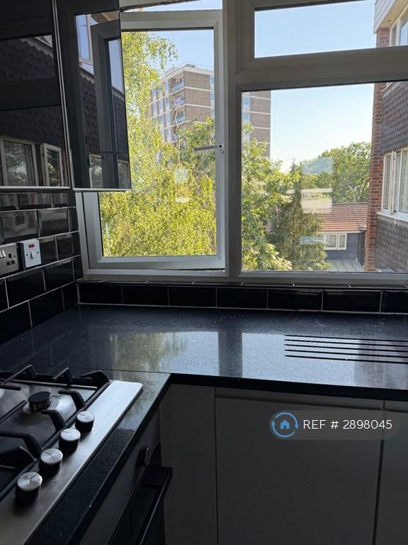 Flat The Ridings in Greater London