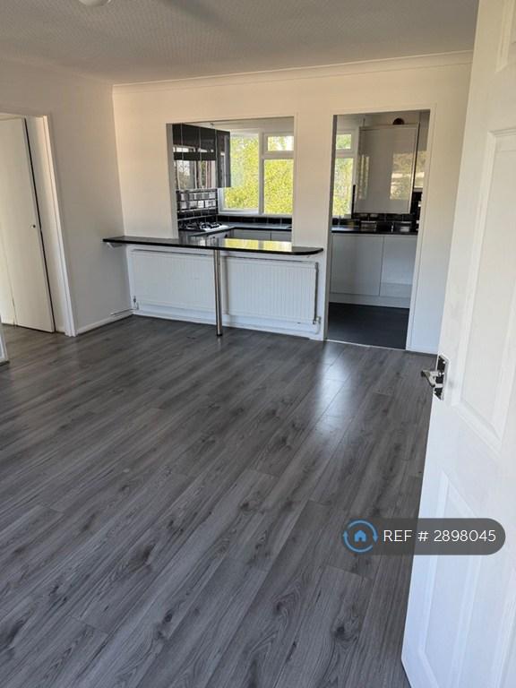 Flat The Ridings in Greater London