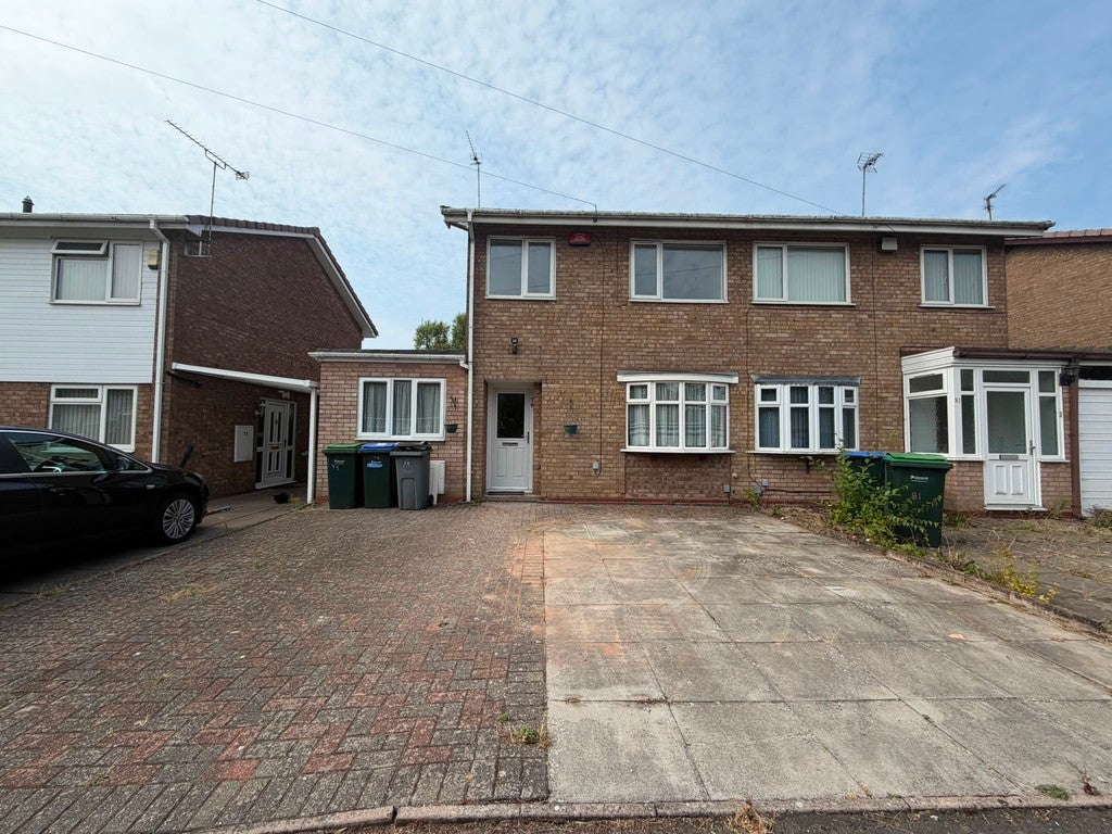 House Walcot Drive in Sandwell
